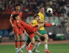 IM体育官方网-热门球队大胜对手，取得连胜纪录