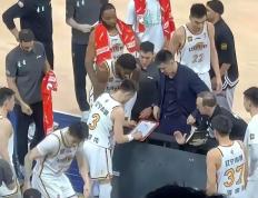 IM体育下载-包含辽宁本钢教练团队调整战术，取得连胜的词条