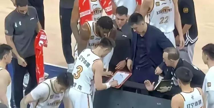 IM体育下载-包含辽宁本钢教练团队调整战术，取得连胜的词条