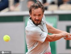 IM体育下载-戴维斯杯险胜法网，梅德韦杰夫高光表现