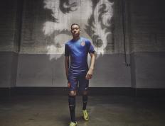 IM体育下载-詹姆斯关键战封王，上海队跨洋带走快船，一场定义伟大的焦点对决