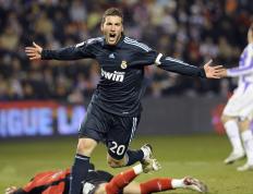 IM体育在线注册-绝杀与接管，从爵士压哨到贝恩封神，体育史诗的共时性震颤