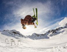 IM体育赛事直播入口-当西甲德比遇见深圳风暴，一场跨越时空的体育叙事