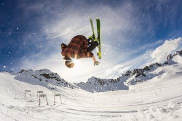 IM体育赛事直播入口-智利铁骑碾压银河战舰，法比尼奥惊艳四座改写欧冠格局