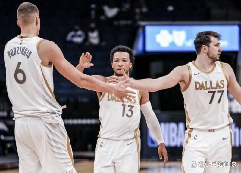 IM体育下载-包含湖人B队绝地反击勇士,波尔津吉斯制霸全场的词条