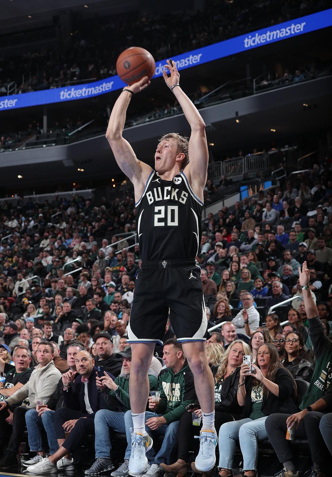 IM体育下载-奇才逆转雄鹿，布拉德利关键制胜的简单介绍