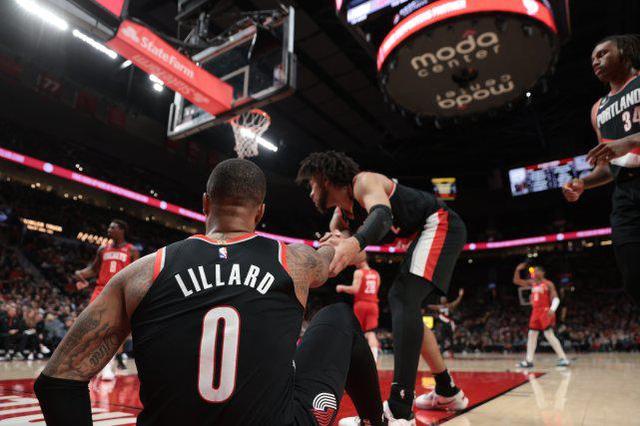 IM体育app-开拓者击败小牛，利拉德上演压哨绝杀