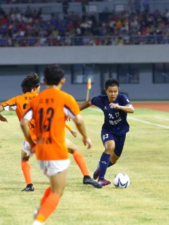 IM体育数据分析平台-球员斗志昂扬,争霸赛场掀起狂潮