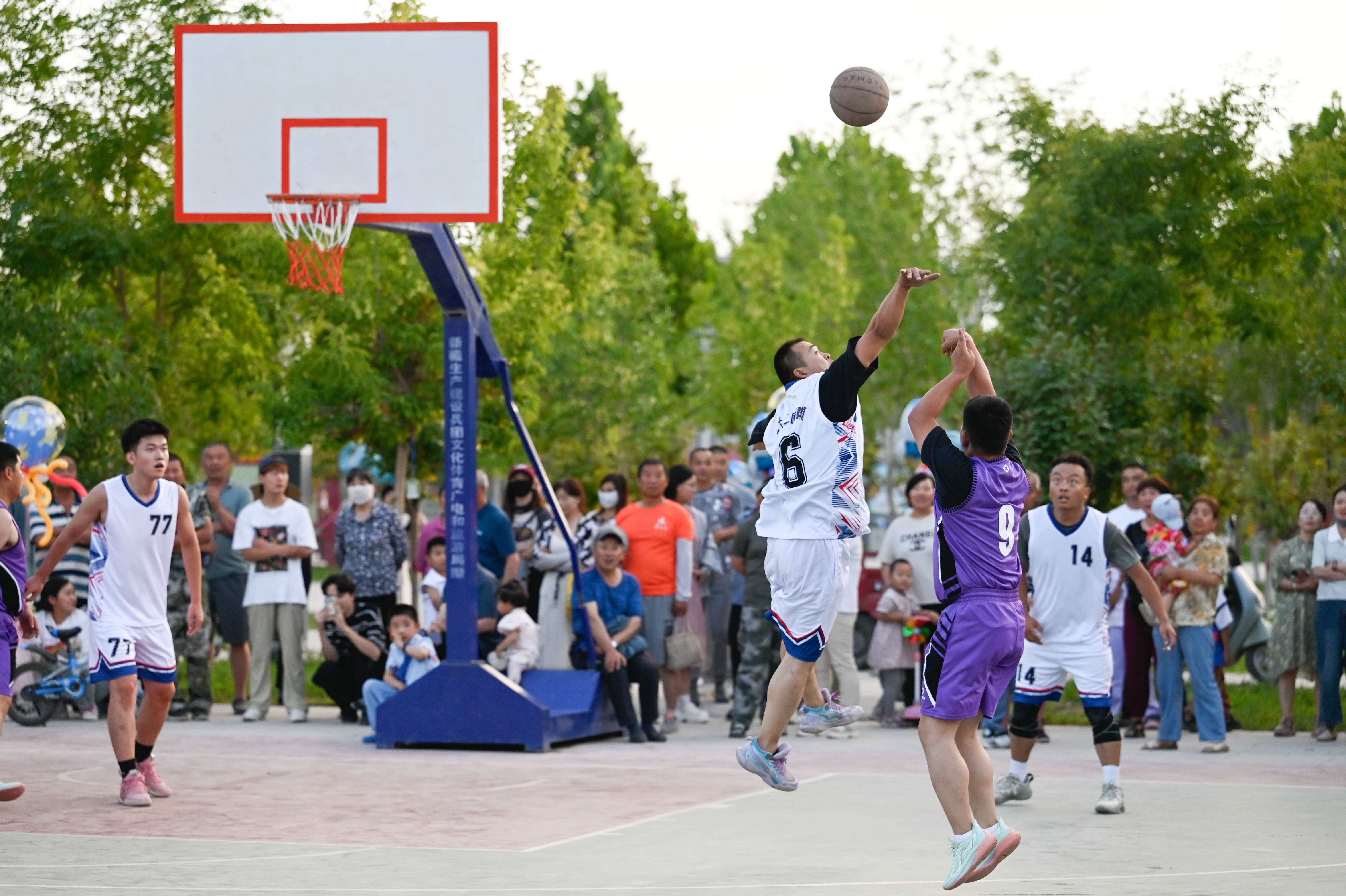 IM体育官网入口-包含国际友谊赛点亮赛场，运动员斗志昂扬的词条