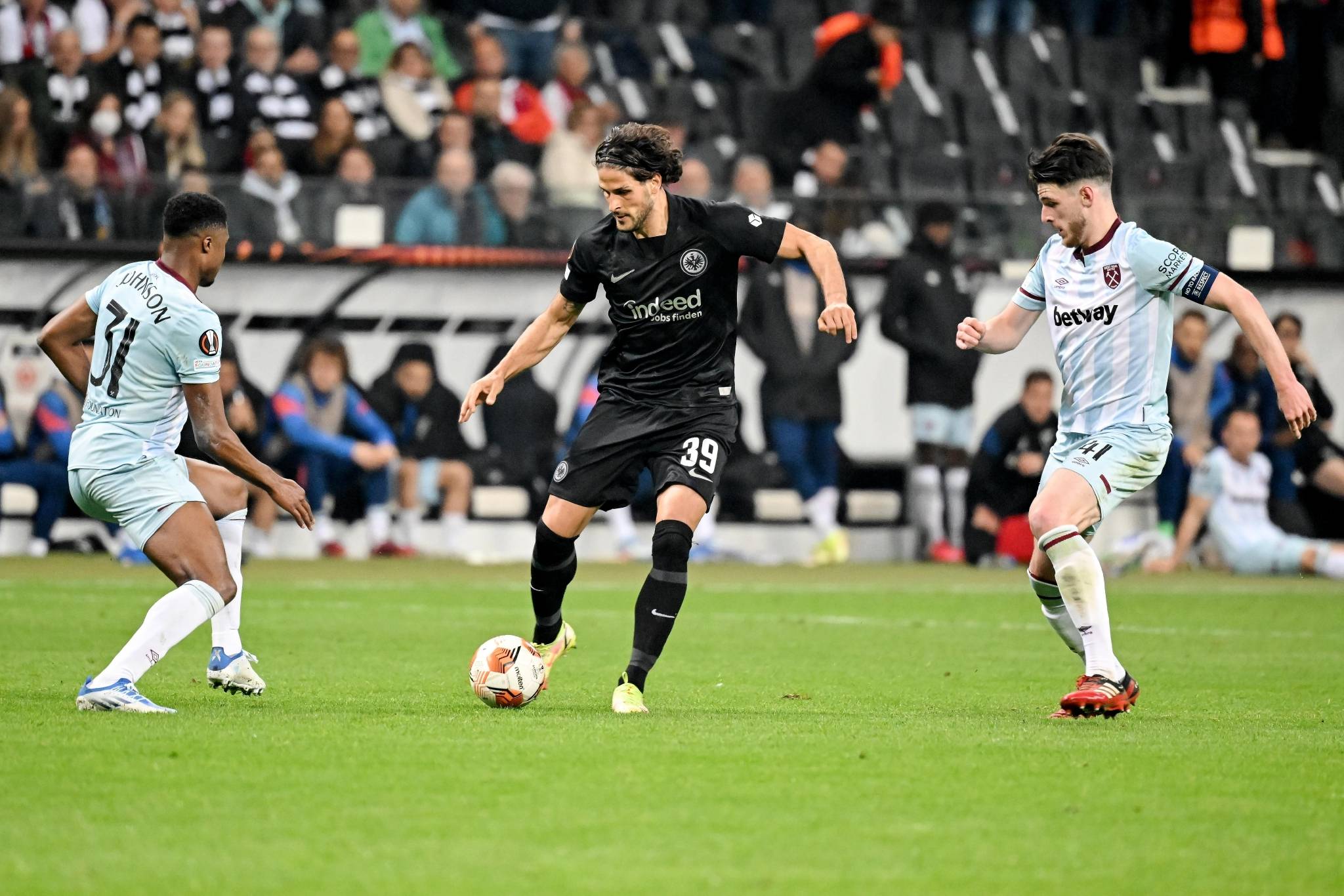 IM体育下载-法兰克福队主场获胜，积分榜上升