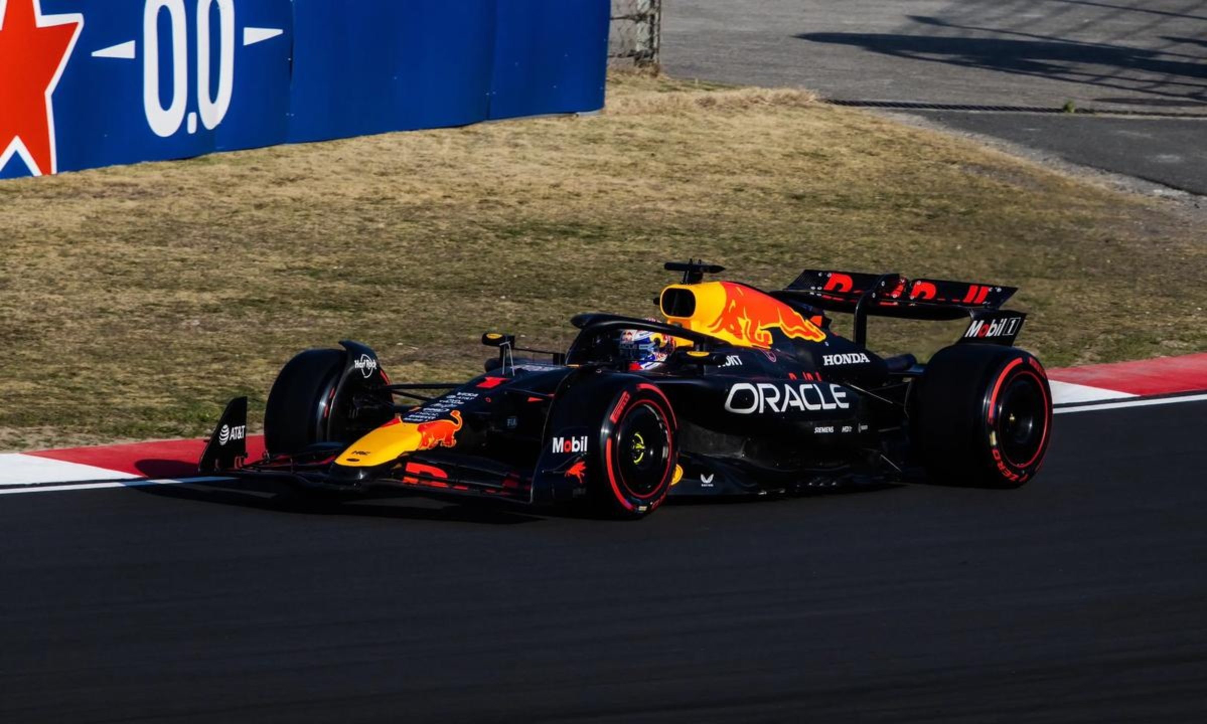 IM体育数据分析平台-包含红牛车队险胜雷诺车队，维斯塔潘刷新纪录的词条